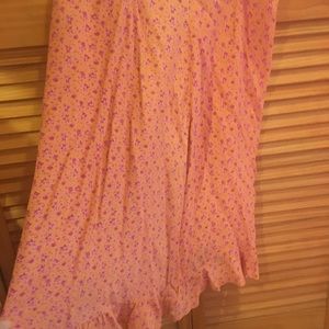 Cute, Medium size, mid length, rayon, peach skirt